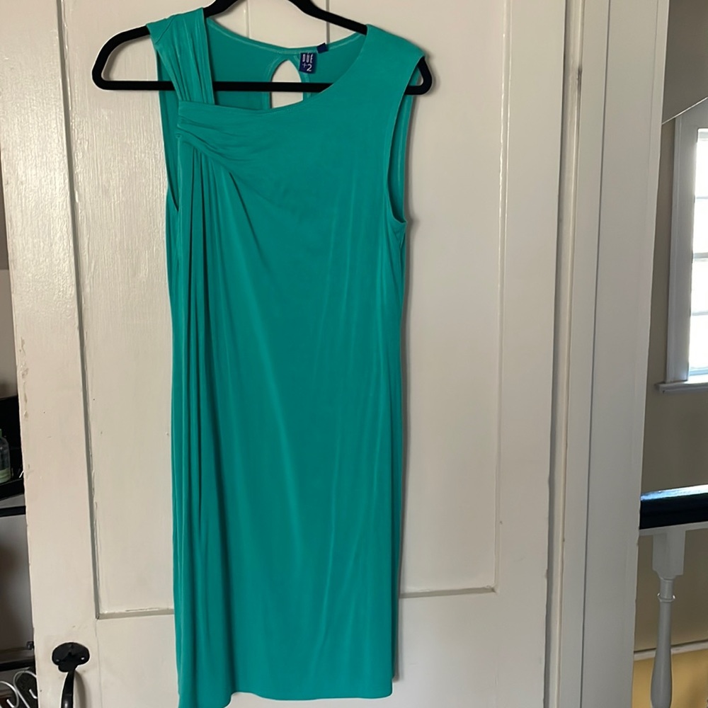 Very flattering knee length sleeveless Boutique dress